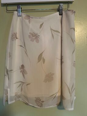 Compagnie Internationle white floral mesh Express skirt